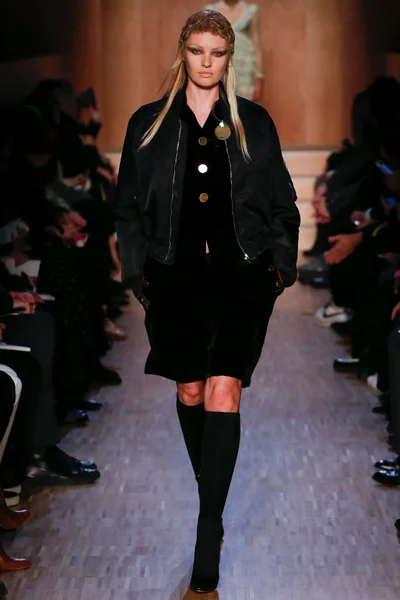 Look 17